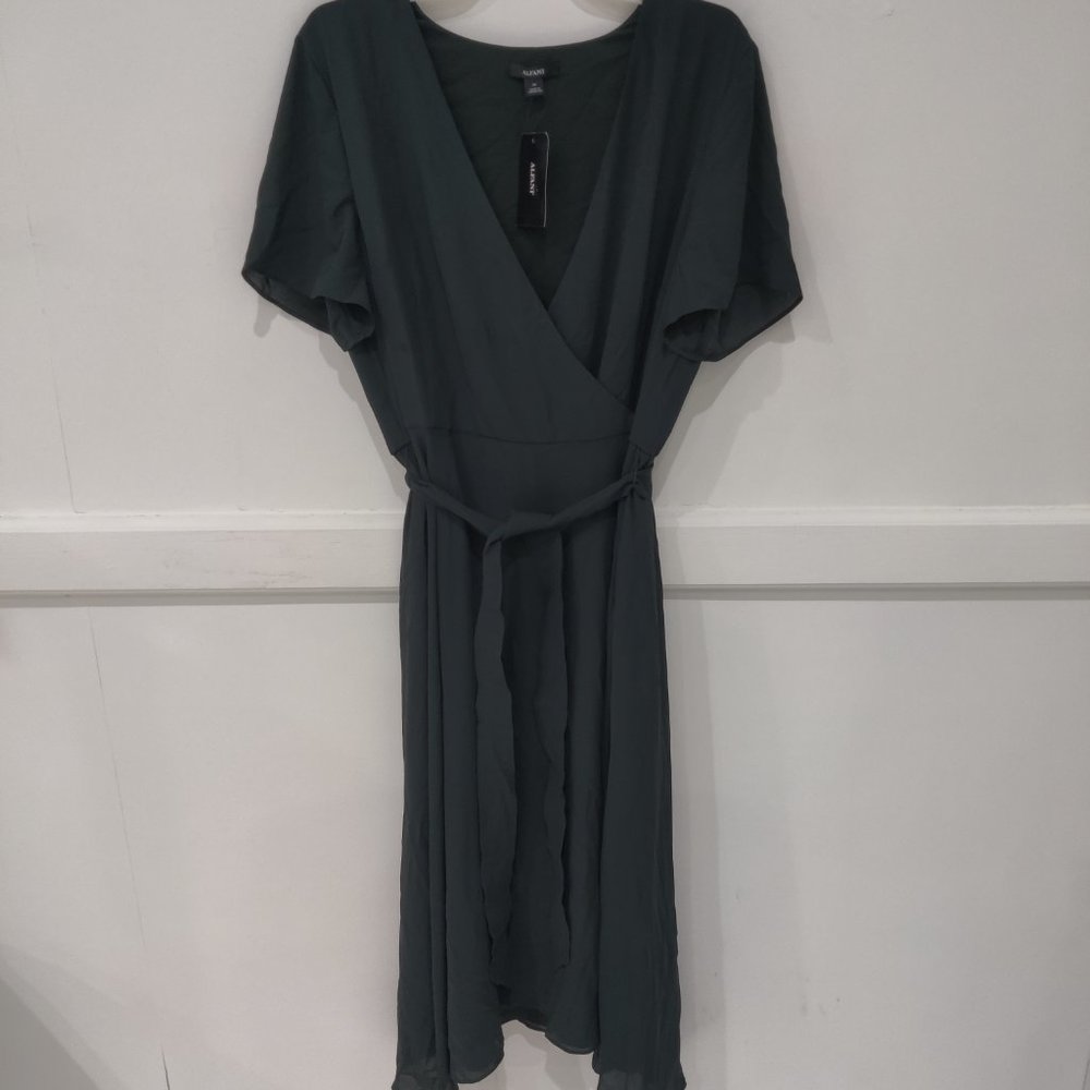 SOILED Alfani Women's Fit And Flare V Neck Green Belted Dress Size 14 $100 2A016